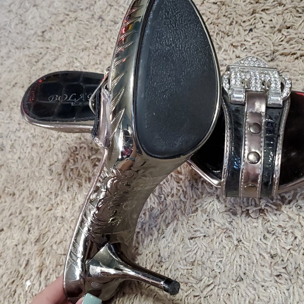 Buckle heels - Picture 3 of 5